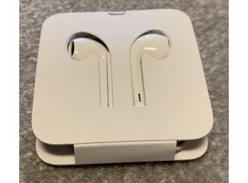 Apple EarPods With Lightning Connector (Wired)