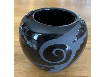Diné – Navajo Pottery Bowl