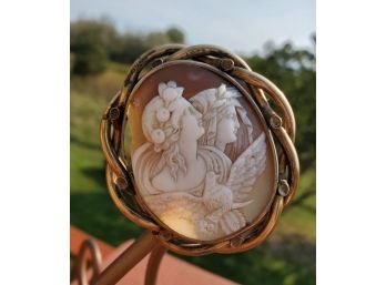 Incredible Vintage Shell Carved Cameo Gold Tone