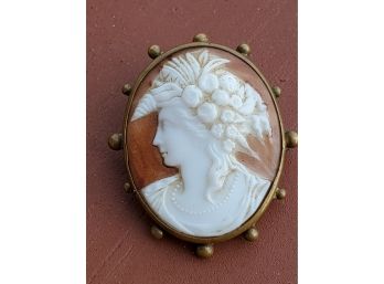 Gorgeous Small Cameo With Gold Tone Edge