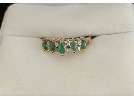 10k Emerald And Diamond Like Stones Ring Size 7