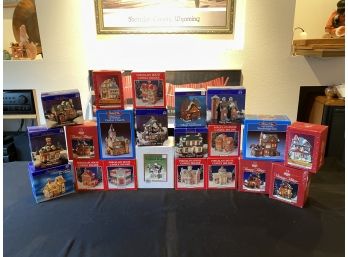 Lot Of 21 Christmas Villages