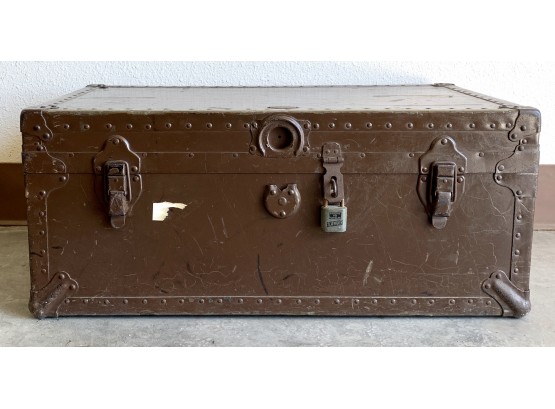 1940s Beals And Selkirk Trunk Co. Trunk With Removable Storage