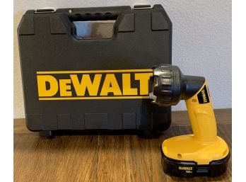 Dewalt Flashlight And Drill Bit Set