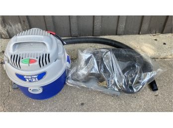 2.5 Gallon Wet/dry Shop Vacuum With Hose/attachments