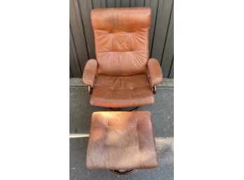 Stress Less By Ekornes Swivel Chair With Footrest (as Is) 1/2