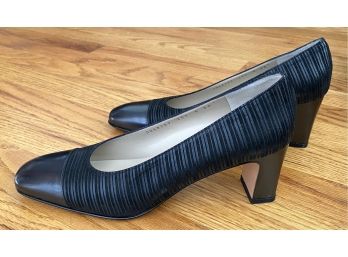 Salvatore Feragamo Florence Italy Black Striped Pumps With Leather Accents Size 8 2A