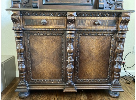 Gorgeous Heavily Carved Antique Tiger Oak Sideboard Cabinet