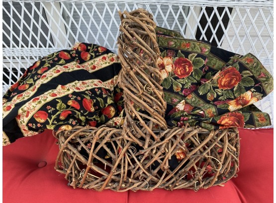 Grapevine Basket With 2 Round Provincial Table Cloths
