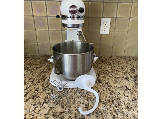 KitchenAid Heavy Duty Stand Mixer Model K5SS In White With Attachments