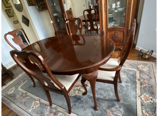 Drexel Provincial Table With 6 Chairs With Two Leaves And Pad