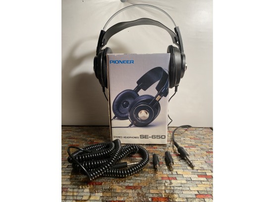 Pioneer SE-650 Stereo Headphones With Adapters In Box