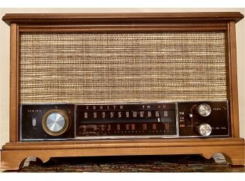 Zenith Model K731 Vintage AM/FM Radio