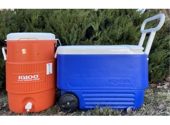 38 Quart Igloo Cooler On Wheels With 5 Gallon Beverage Dispenser