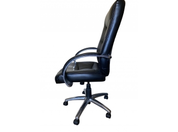 Comfortable Ergonomic Adjustable Office Chair With Swivel Chrome Base