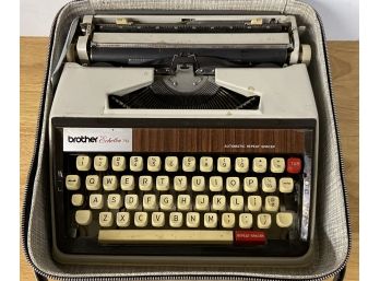 Vintage Brother Echelon 79 Typewriter With Case