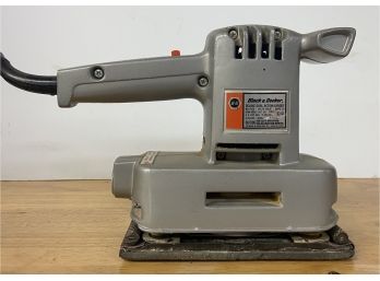 Black And Decker NO.7420 Deluxe Dual Action Corded Sander (works)