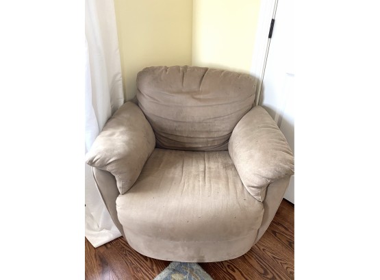 Stuffed Natuzzi Upholstered Swivel Chair (Significant Staining)