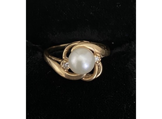 14K Pearl And Diamonds Ring