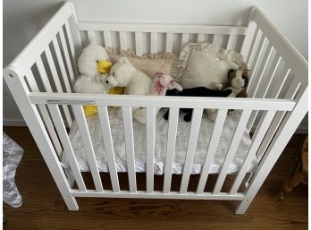 Delta Classic 2-in-1 Mini Baby Crib With Original Box