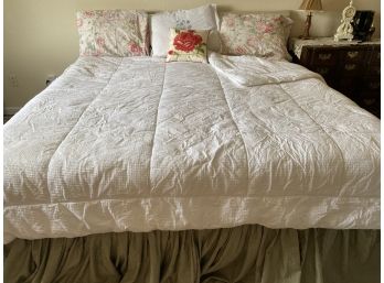 King Sized Bed With Tufted Headboard And Sleep Number 7000 Mattress