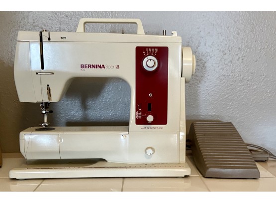 Bernina 802 Sport Sewing Machine With Pedal , Case And Accessories (works)