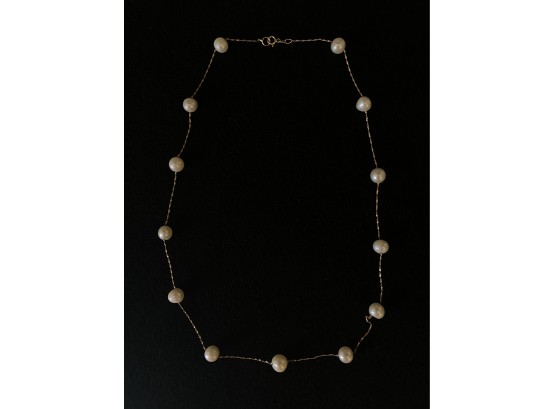 Delicate 14K Gold Necklace With Pearls