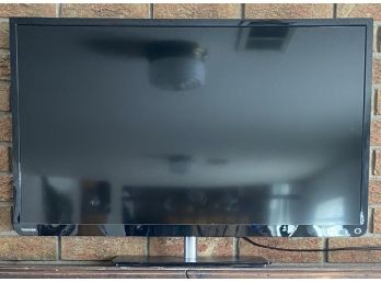 Toshiba 32L1350U 32' Flat Screen TV With Remote (works)