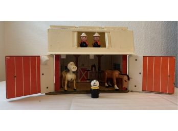 Fisher Price Farm With Animals & 2 People