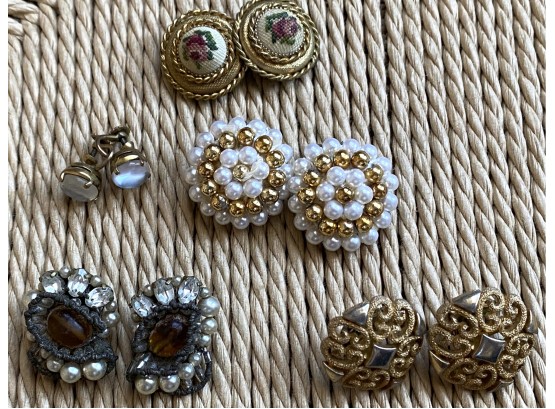 Great Collection Of Vintage And Antique Costume Clip-on Earrings