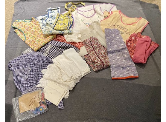 Large Collection Of Vintage Mid-century Aprons