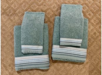 2 Bath Towels And 2 Hand Towels