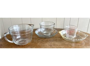 Lot Of 5 Kitchen Accessories Incl. 2 Measuring Cups, Glass Mixing Bowl, And 2 Pie Dishes