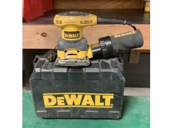 DeWalt 1/4 Sheet Palm Sander Model D26441