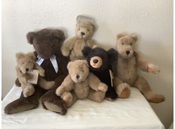 Lot Of Stuffed Bears Including Boyd Collection Bears And Smithsonian Black Bear Club