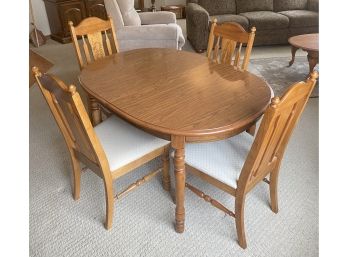 Broyhill Dining Table With 4 Upholstered Chairs