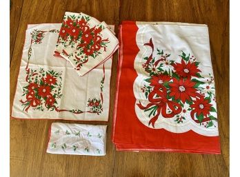 Vintage Holiday Tablecloth And 6 Napkins