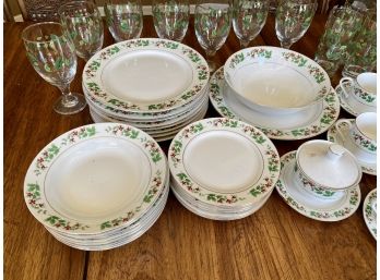 Gibson Housewares Holiday China Set For 7