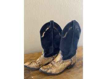 Gone West Ladies Suede And Snakeskin Biker Books Size 6.5