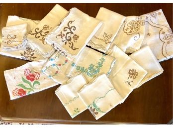 Beautiful Large Collection Vintage Linen Tablecloths