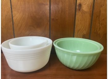 A Group Of Vintage Mixing Bowls Including Fire King And Pyrex For Hamilton Beach