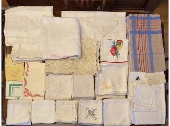 Beautiful Large Collection Of Vintage Tablecloths And Napkins