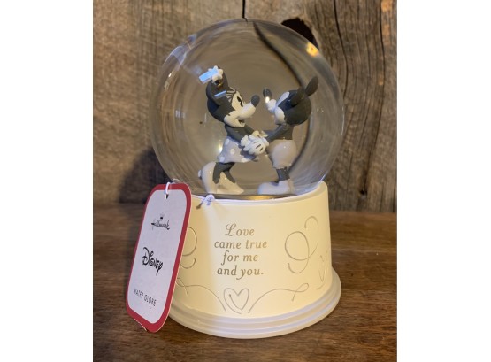 NEW! Minnie & Mickey 'Love Came True' Snow Globe