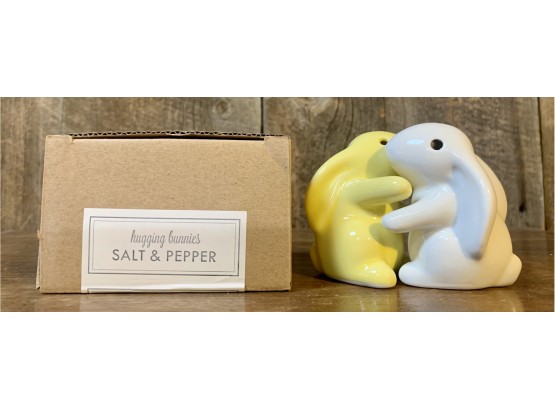 NEW! Ceramic Yellow And White Hugging Bunnies Salt & Pepper Set
