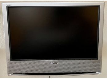 Small Sony Tv 19 In With Wall Mount
