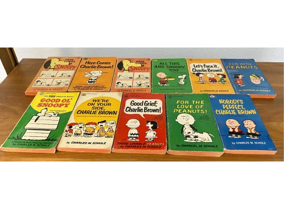 Lot Of Vintage Charles Schulz, Peanuts Comic Softcovers.