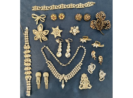 Gorgeous Collection Of Vintage Rhinestone Jewelry, In A Vintage Box
