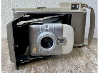 Vintage Polaroid Camera Model 80A With Retractable Lens
