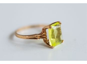 Beautiful Gold Tone Ring With Vibrant Chartreuse Colored Stone