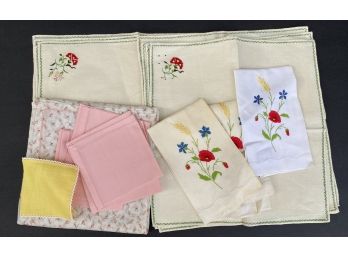 Vintage Napkins And Table Place Mats